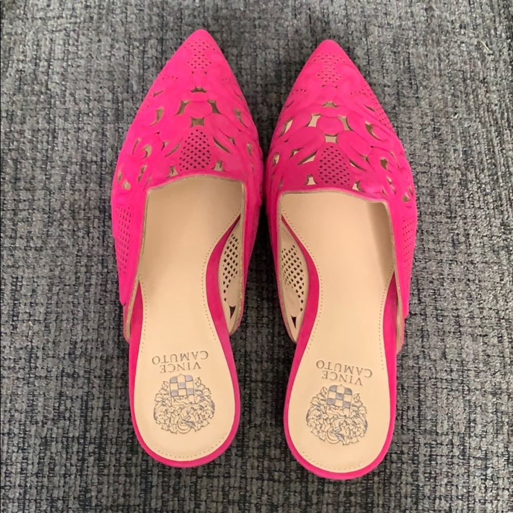 NWOT—VINCE CAMUTO MEEKEL, POINT-TOE MULE